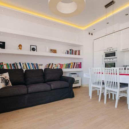 Modern Apartment Across The Ponds وارسو المظهر الخارجي الصورة