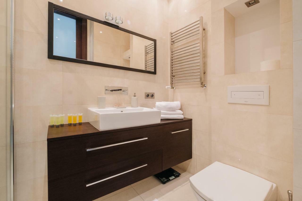 Modern Apartment Across The Ponds وارسو المظهر الخارجي الصورة