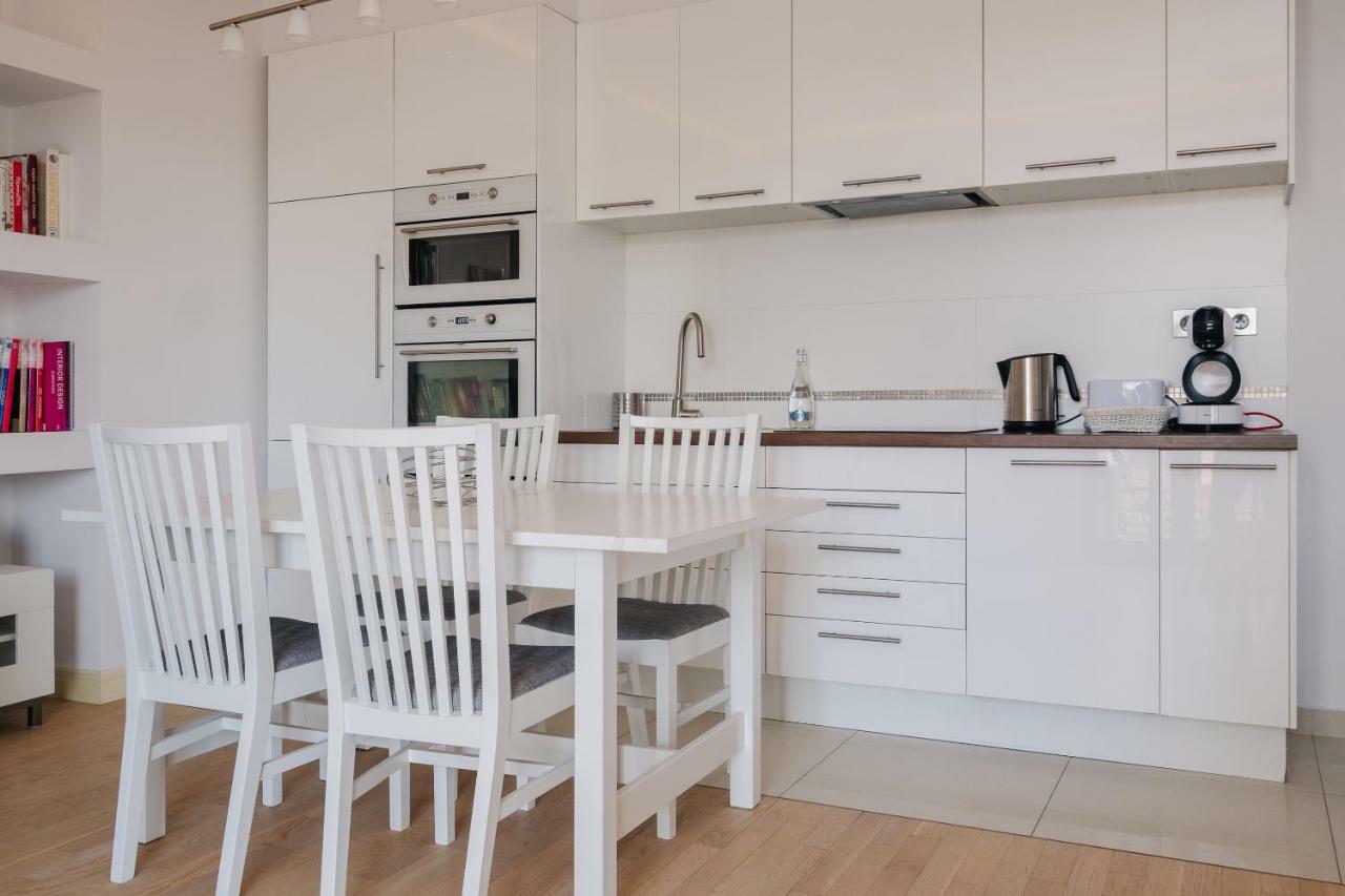 Modern Apartment Across The Ponds وارسو المظهر الخارجي الصورة