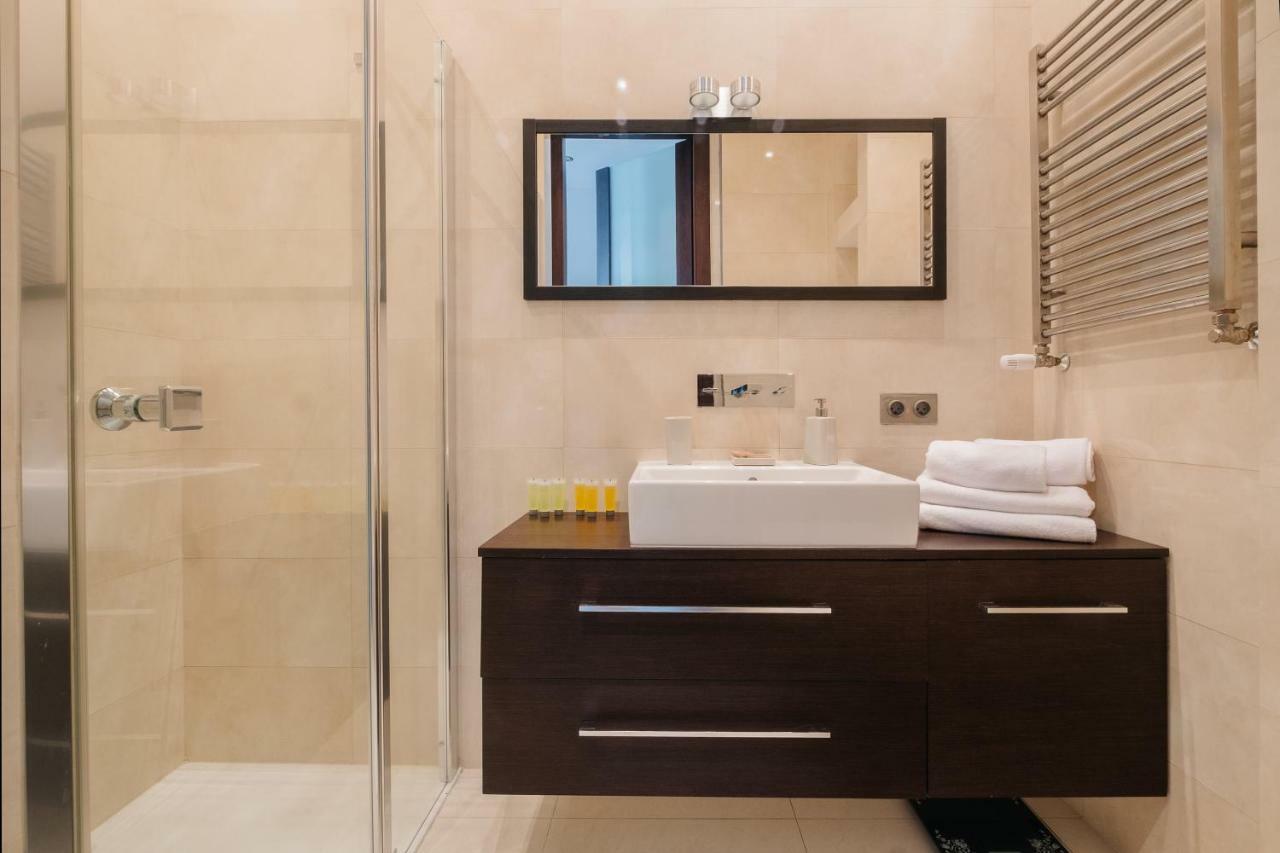 Modern Apartment Across The Ponds وارسو المظهر الخارجي الصورة