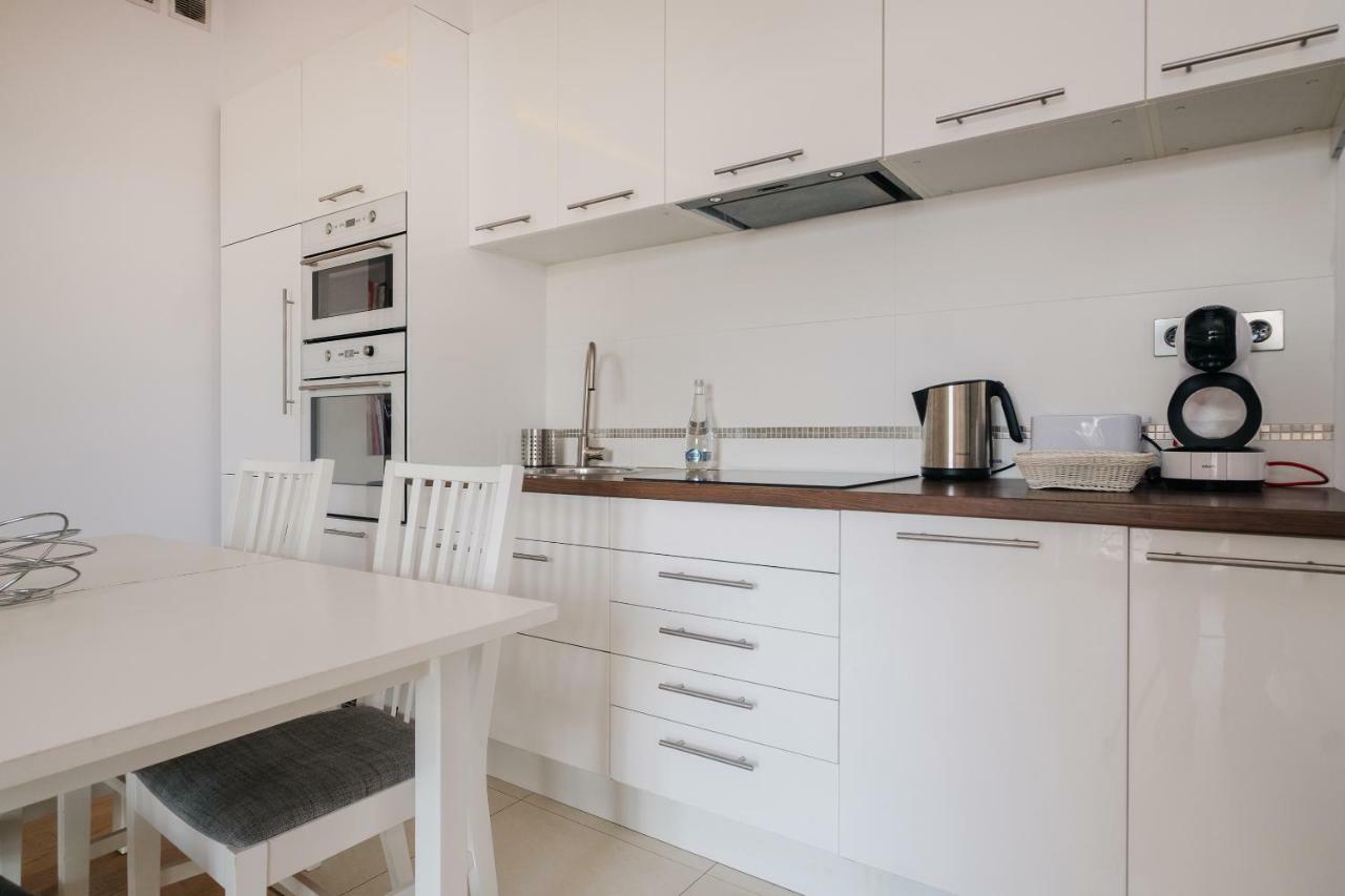 Modern Apartment Across The Ponds وارسو المظهر الخارجي الصورة