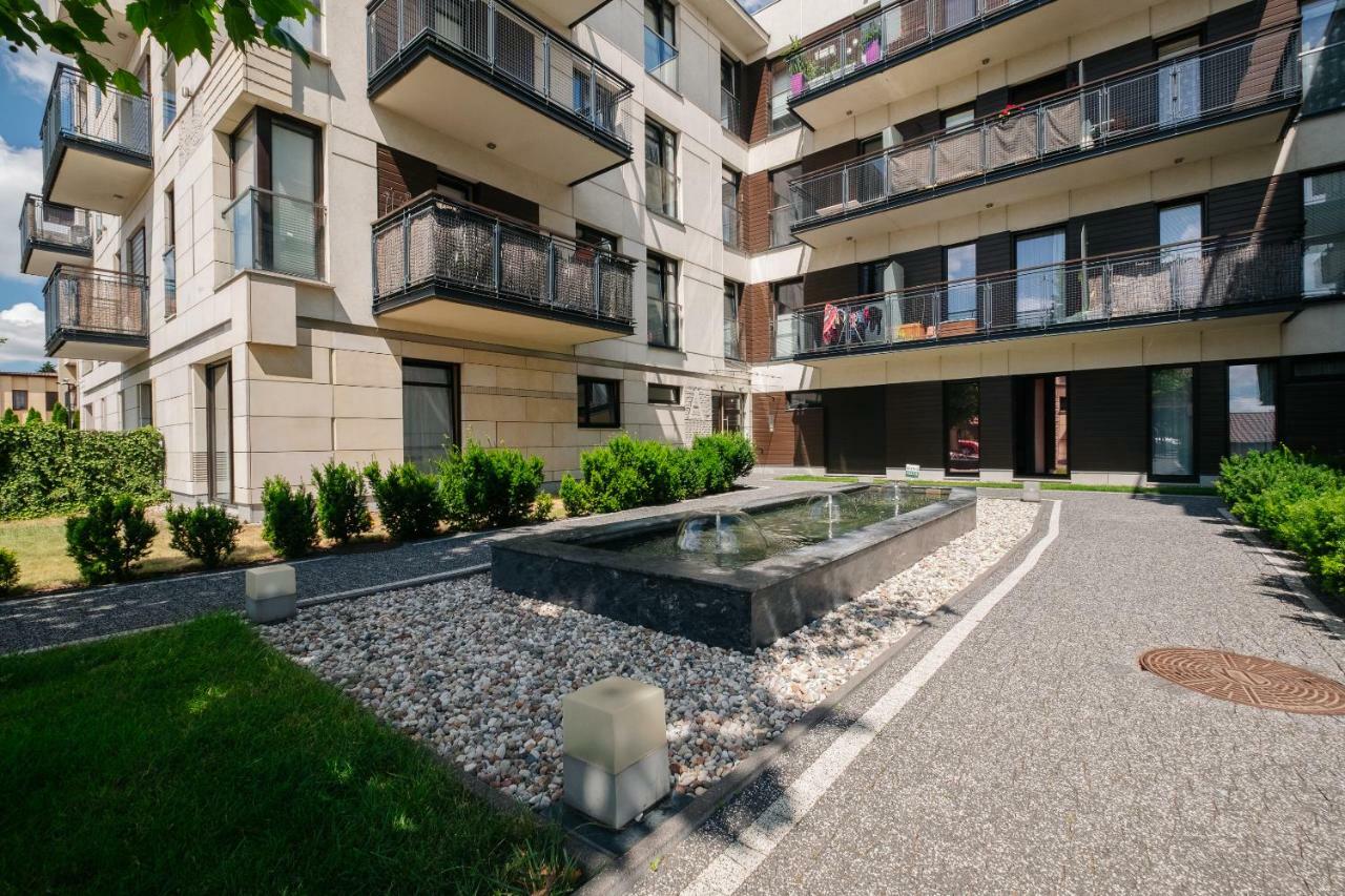 Modern Apartment Across The Ponds وارسو المظهر الخارجي الصورة