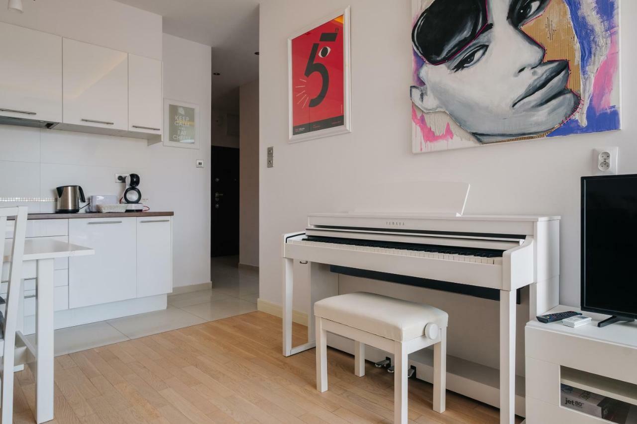 Modern Apartment Across The Ponds وارسو المظهر الخارجي الصورة