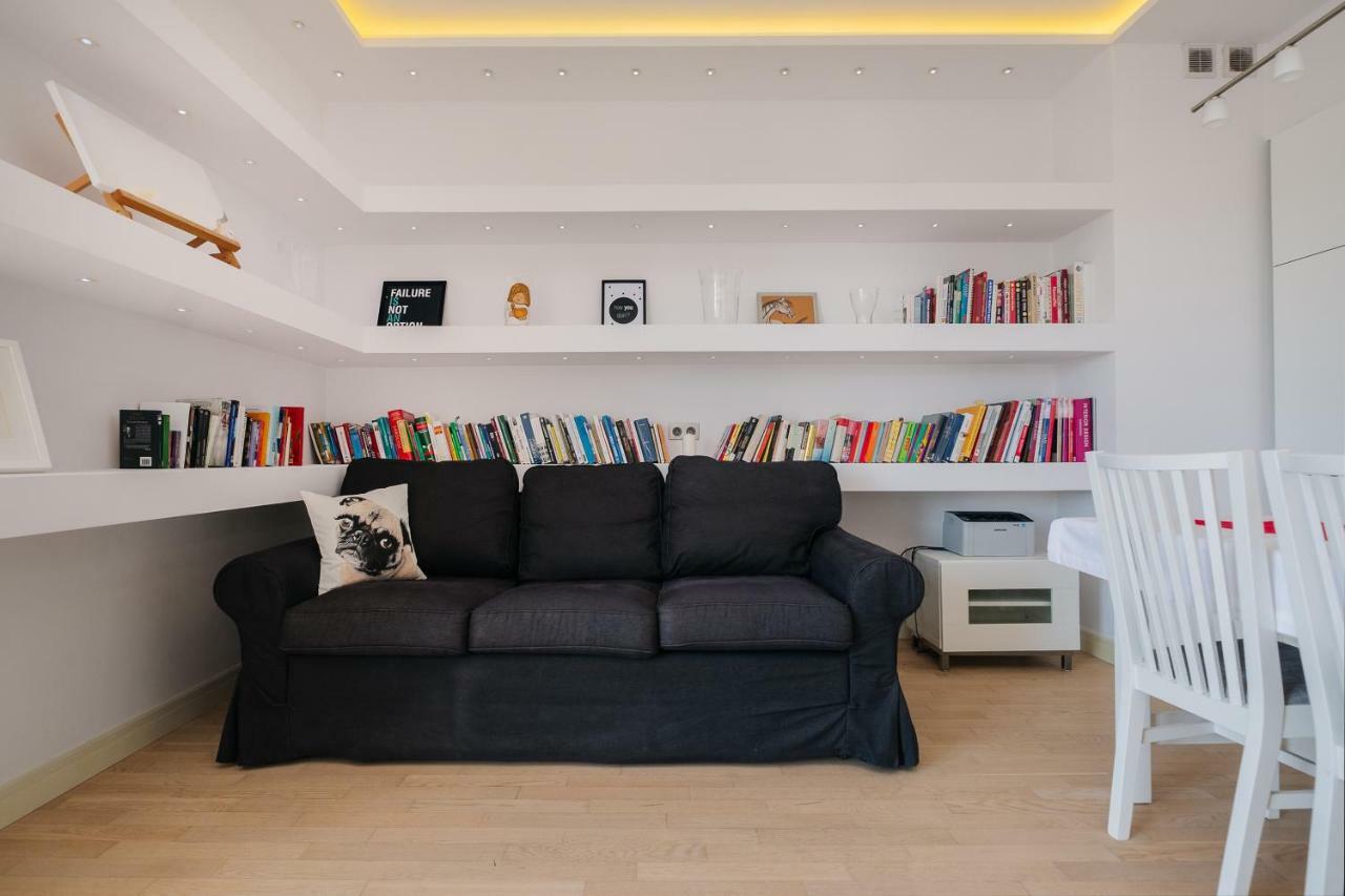 Modern Apartment Across The Ponds وارسو المظهر الخارجي الصورة