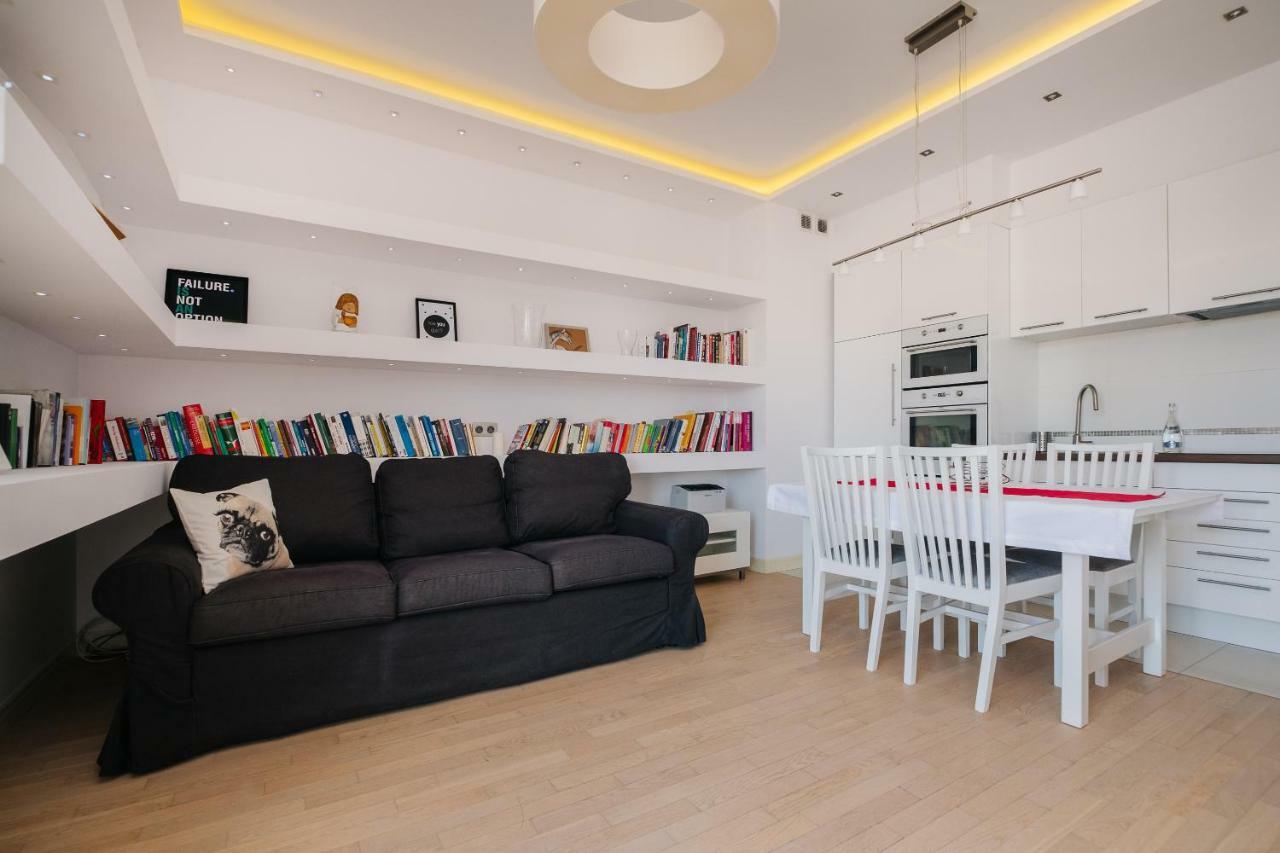 Modern Apartment Across The Ponds وارسو المظهر الخارجي الصورة