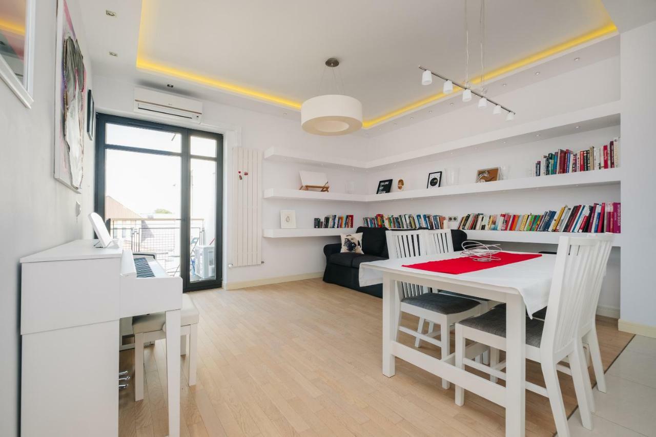 Modern Apartment Across The Ponds وارسو المظهر الخارجي الصورة