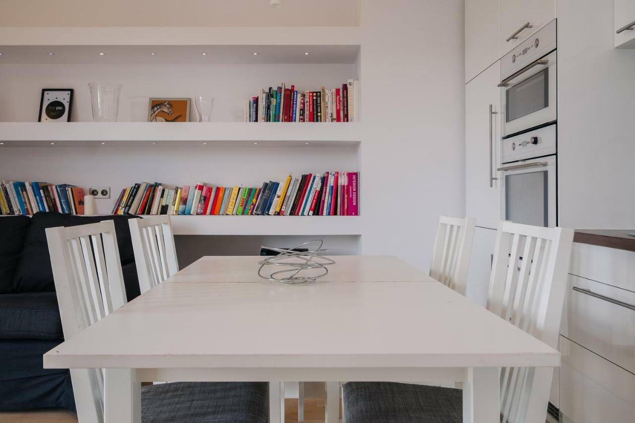 Modern Apartment Across The Ponds وارسو المظهر الخارجي الصورة