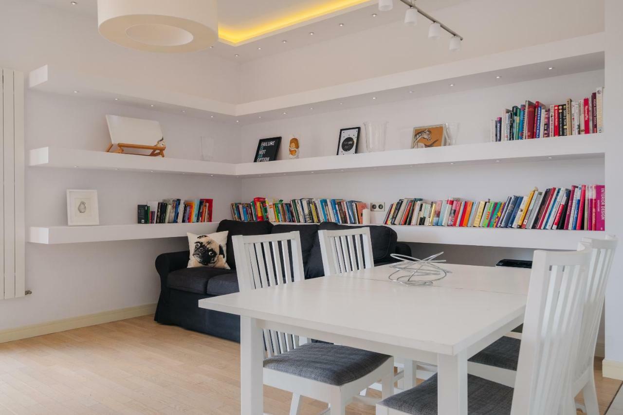 Modern Apartment Across The Ponds وارسو المظهر الخارجي الصورة