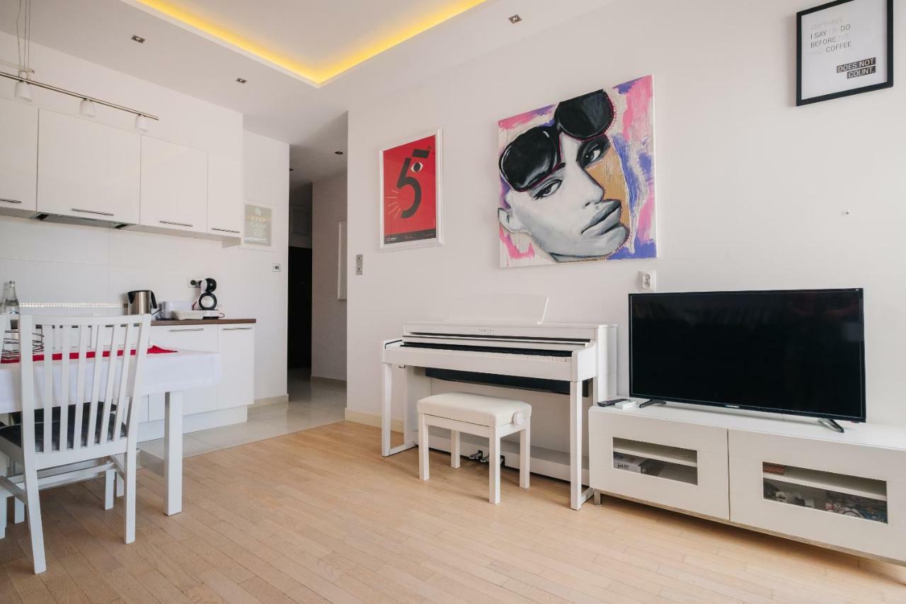 Modern Apartment Across The Ponds وارسو المظهر الخارجي الصورة