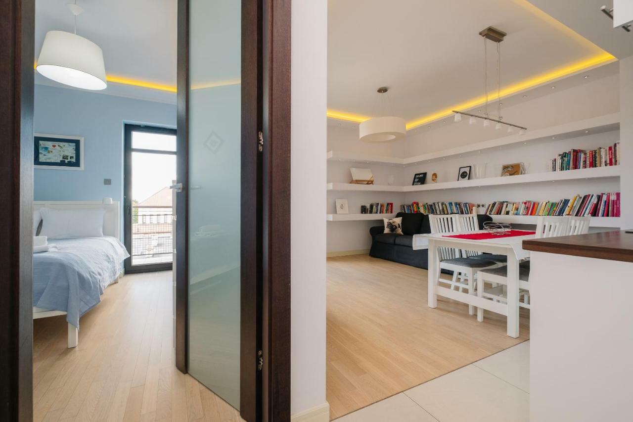Modern Apartment Across The Ponds وارسو المظهر الخارجي الصورة